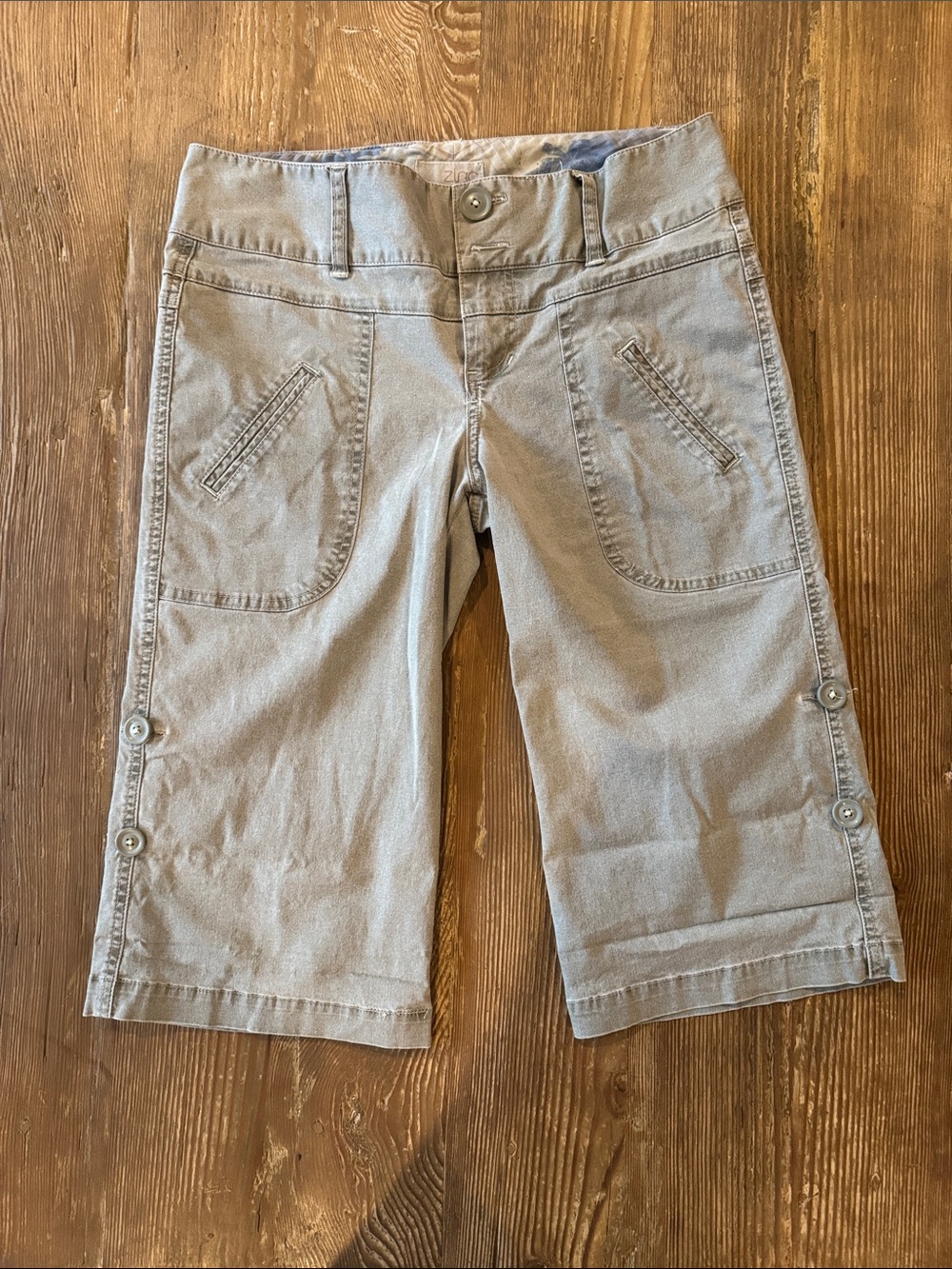 zinc Women's Light khaki Green Bermuda Shorts with adjustable Side Button
